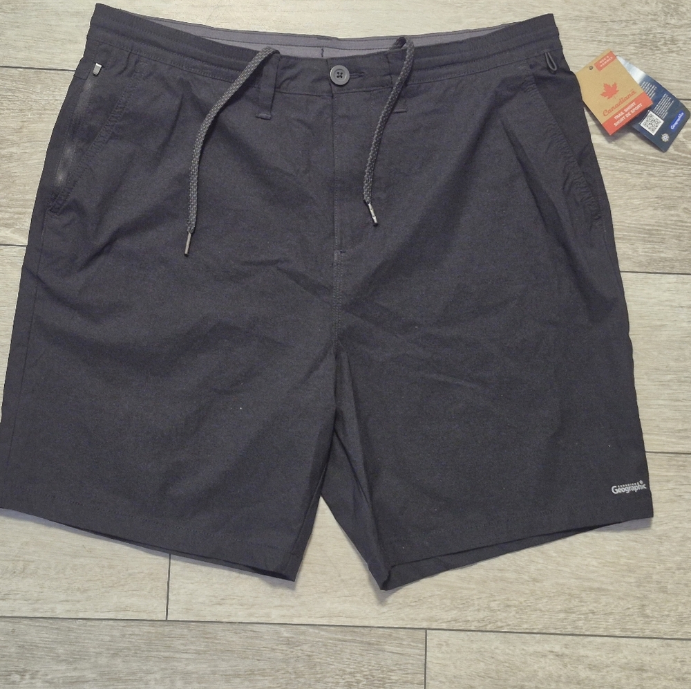New Canadiana Mens Black Trail Shorts With Pockets. Size Large